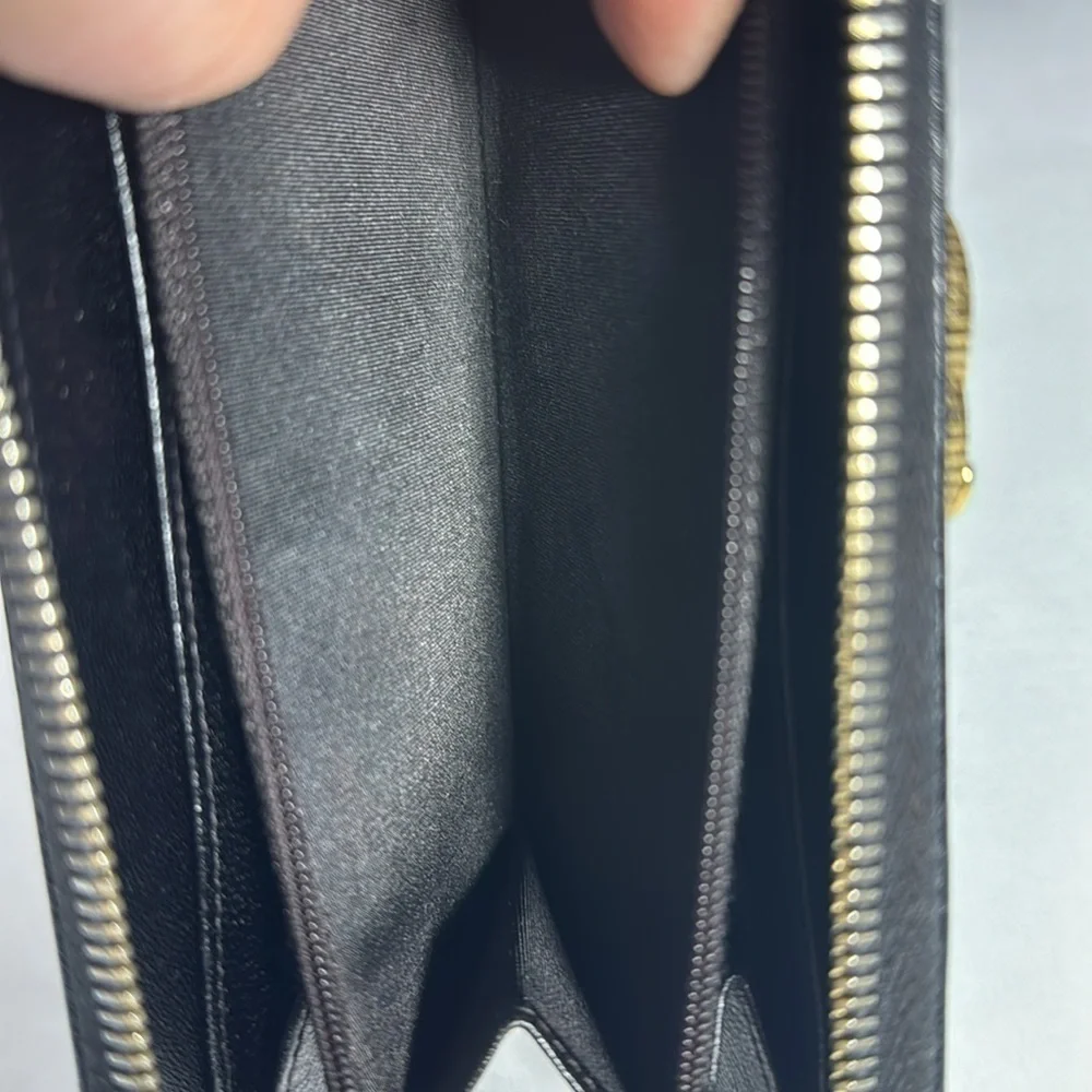 AUTHENTIC BLACK LEATHER CHANEL ZIPPY WALLET
